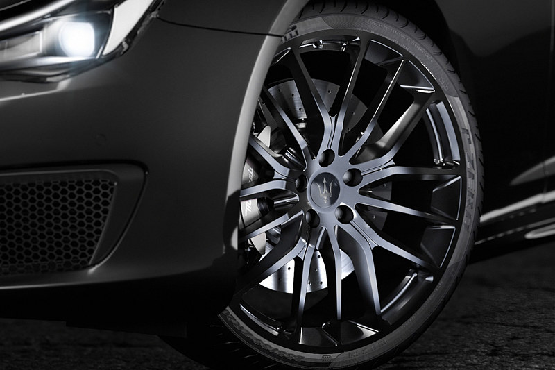 クアトロポルテ ネリッシモ・エディション