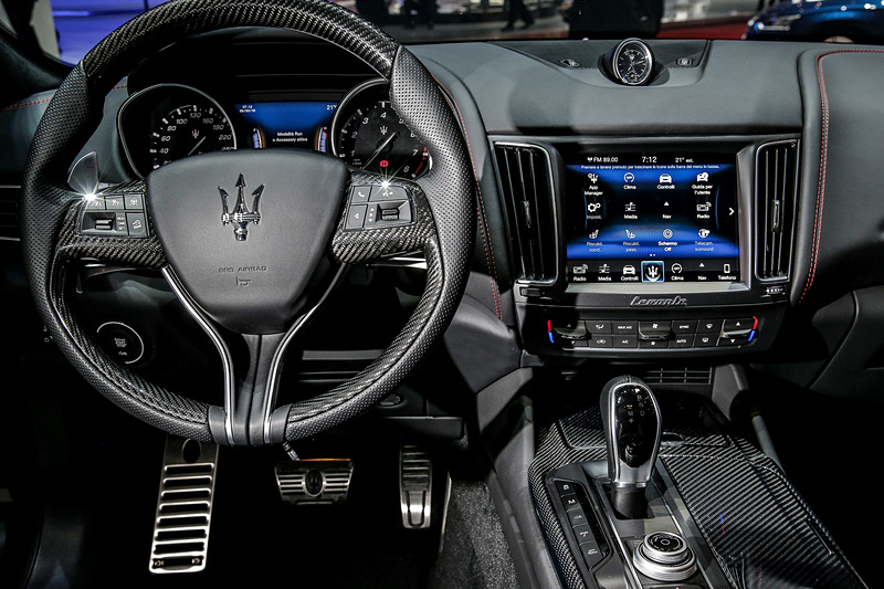 レヴァンテ ネリッシモ・エディションでは4ゾーン・クライメートコントロールやヒーティング機能付スポーツシートなどを装備