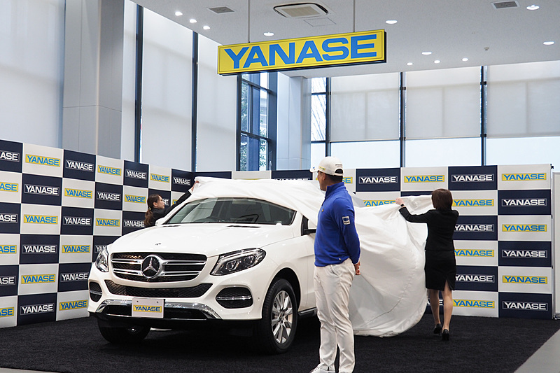 宮里選手を前に「GLE 350 d 4MATIC」のアンベールが行なわれた