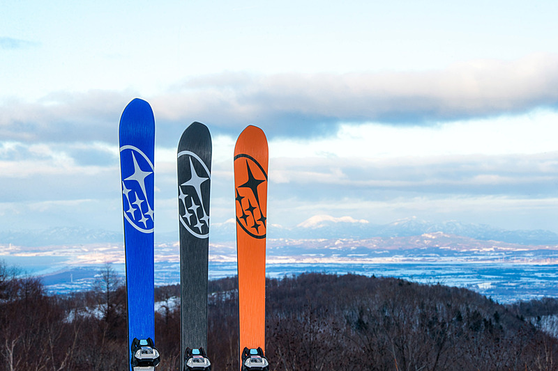 ブルーのStandardモデル（180cm）、ブラックのStandardモデル（170cm）、オレンジのLightモデル（170cm）を用意