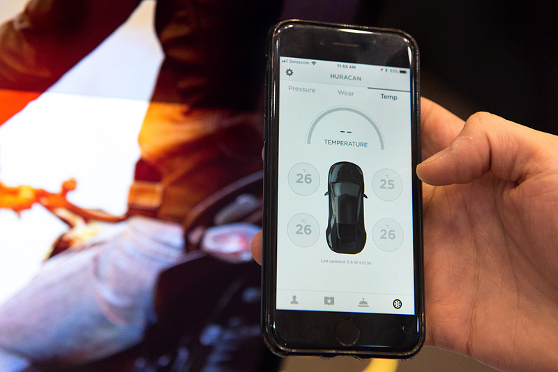 サイバーカーが収集したデータはクルマのオンボードシステムのほか、アプリにも送信される