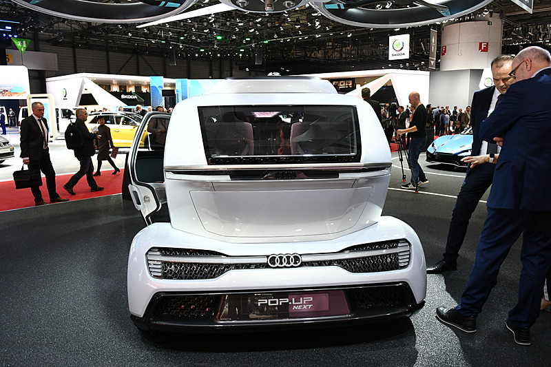 2人乗りキャビンが取り付けられた車両モジュール