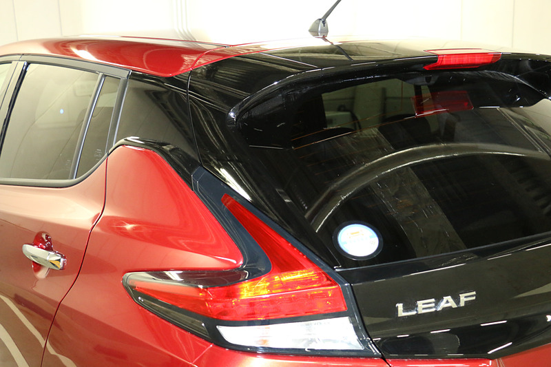 2代目リーフのリアサイドスポイラー。4度傾けた風洞実験により形状が変更された