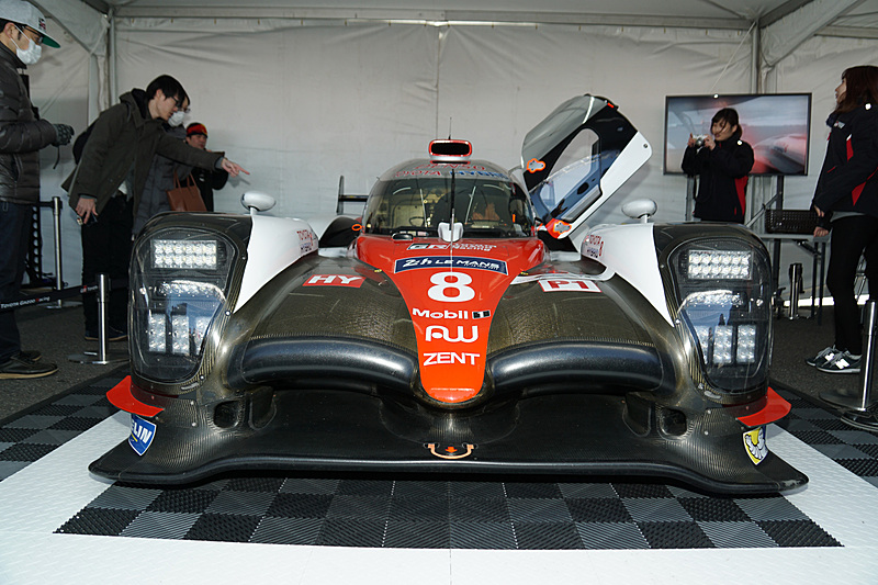 ルマン24時間やWRC参戦マシンなどが展示されるトヨタブース