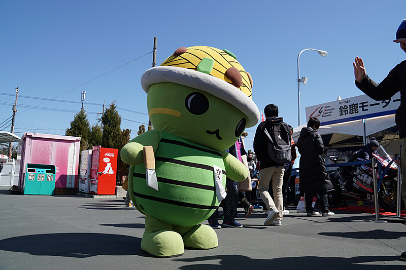 フードコートやゆるキャラも登場するイベント広場