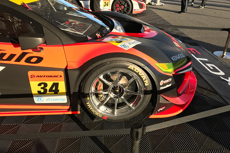 レーシングマシンもホンダアクセス製のModuloホイールを装着