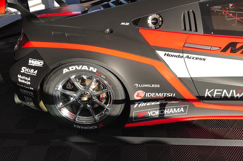 レーシングマシンもホンダアクセス製のModuloホイールを装着
