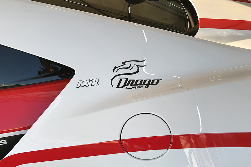 参戦ドライバーである道上龍選手、大津弘樹選手の名前も刻まれる