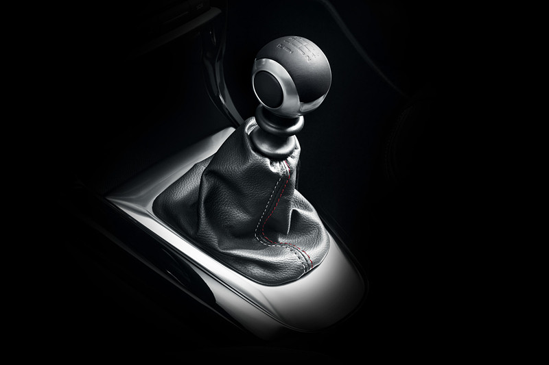 6速MTのシフトノブがレザー仕様となる