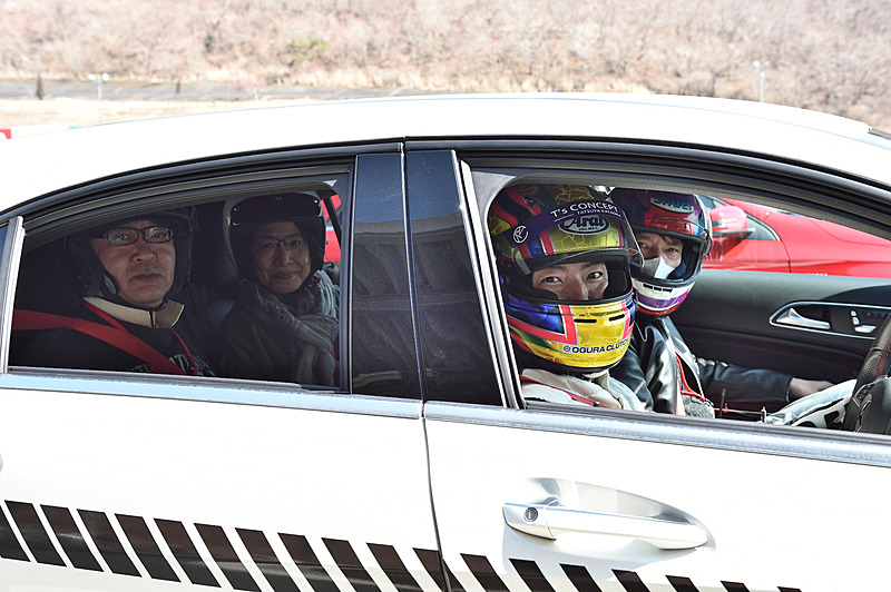 片岡氏と蒲生氏がドライブするマシンに同乗できるサーキットタクシーも行なわれた。プロドライバーのステアリングさばきを間近に見られる貴重なカリキュラムだ