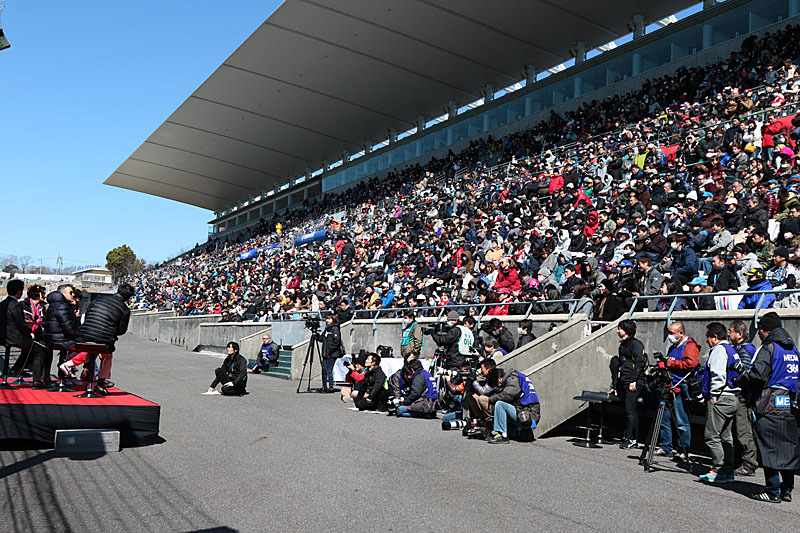 2018年も多くのモータースポーツファンがスタンドを埋め尽くした