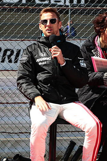 この日、何度も登壇したジェンソン・バトン選手。最初の登壇は公開収録