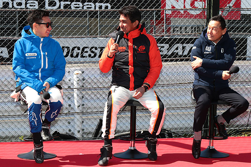 左から小林可夢偉選手、鈴木亜久里氏、中嶋悟氏