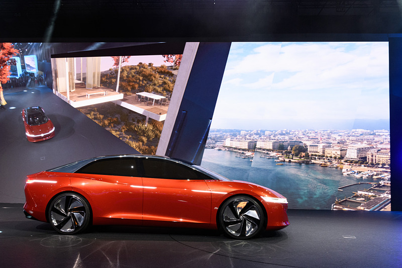 ジュネーブショーで世界初公開された完全自動運転のEV「I.D.VIZZION」