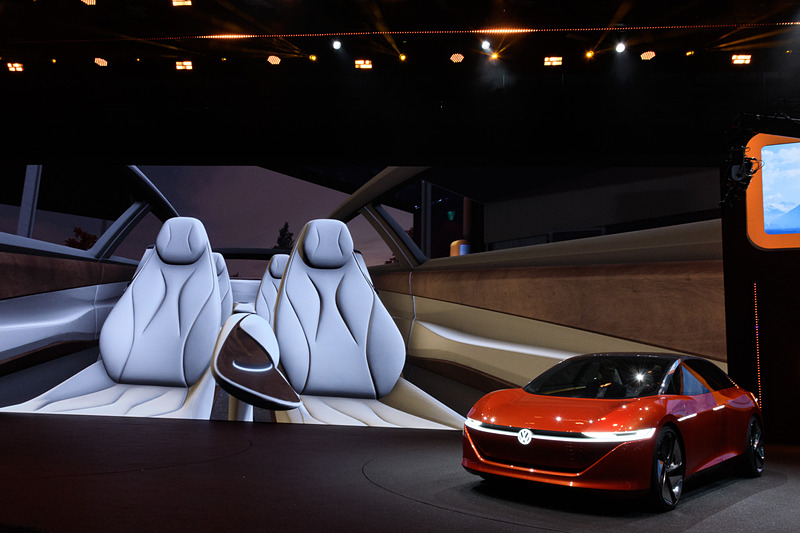 ジュネーブショーで世界初公開された完全自動運転のEV「I.D.VIZZION」