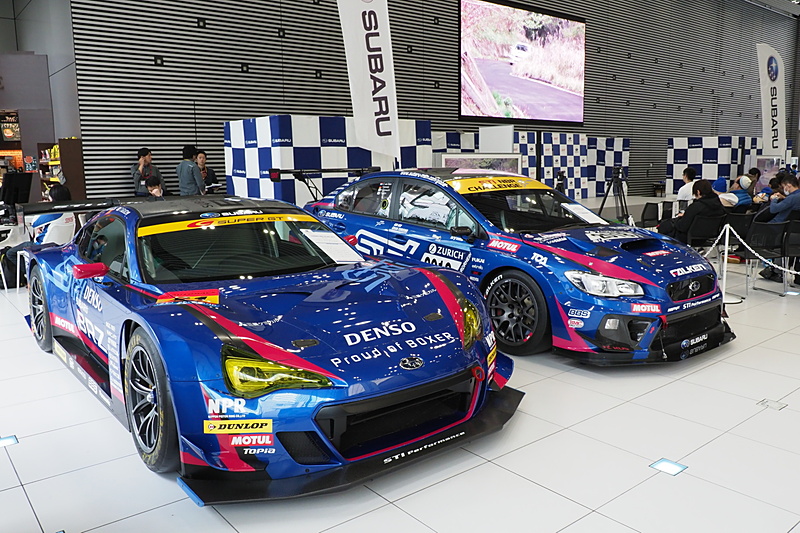 2018年シーズンを戦うスバルのモータースポーツ参戦マシン7台が会場に展示された（BRZ GT300のみショーカー）。2017年の全日本ラリーシリーズチャンピオン・勝田範彦選手のトロフィーも展示された