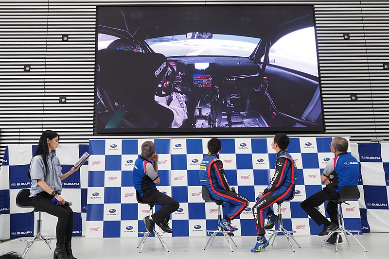 富士スピードウェイで行なわれたNBR参戦マシンのシェイクダウンの様子を、映像を見ながら解説した