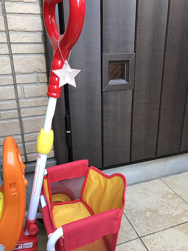 プチプラのリフレクターは3輪車に付けました。ハートや魚など、いろんなモチーフがあります。