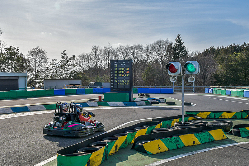 大人が楽しめる本格的な「レーシングカート」!!