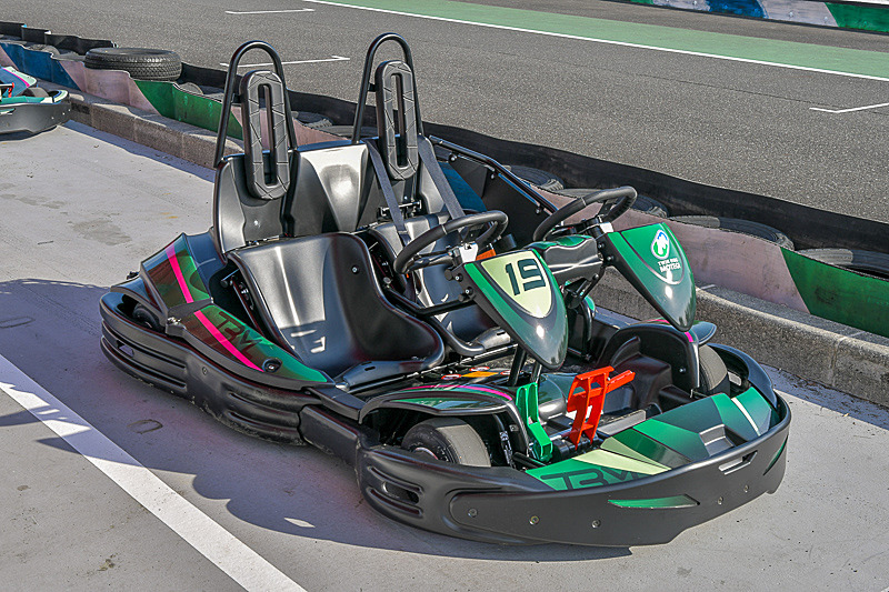 最高速50km/hの1人乗りカートと2人乗りカートが登場