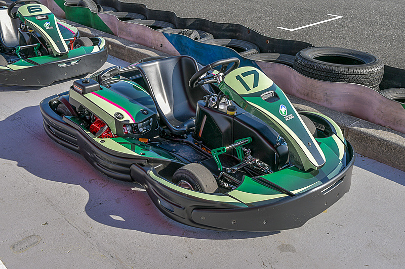 最高速50km/hの1人乗りカートと2人乗りカートが登場