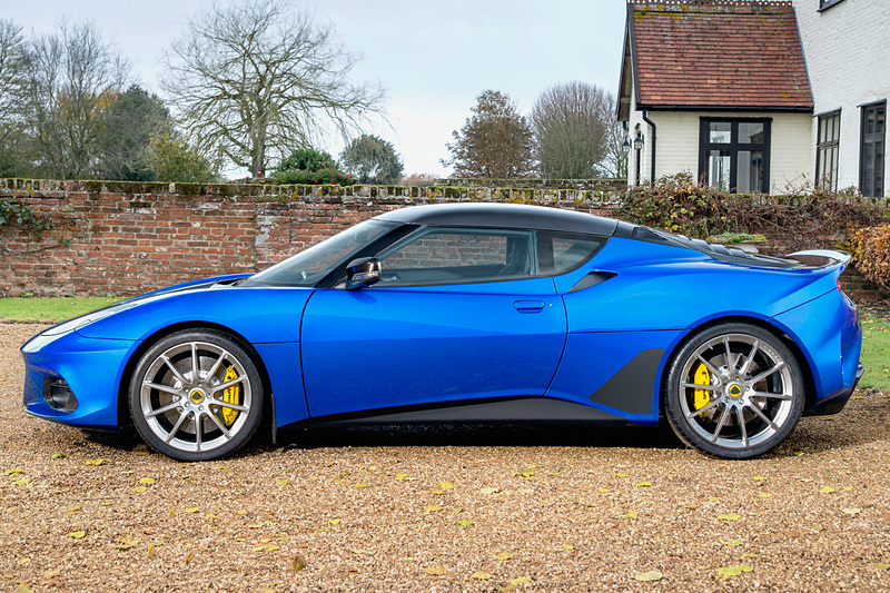 ボディサイズは4390×1850×1240mm（全長×全幅×全高）、ホイールベースは2575mm。車両重量は1320kgとなる