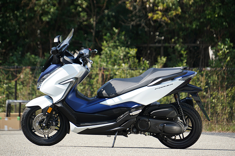 「フォルツァ」（国内初公開）：日常の移動から休日のツーリングまで、幅広いシーンでの扱いやすさが魅力のスタイリッシュな新型軽2輪スクーター