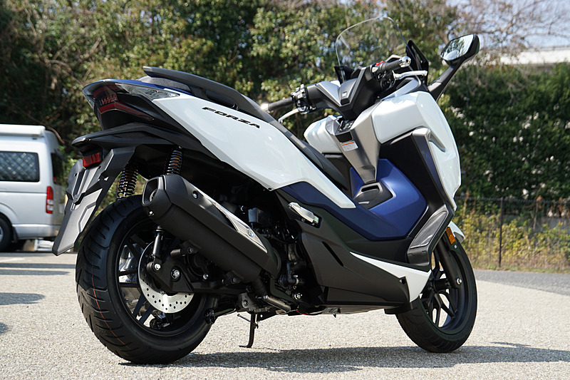 「フォルツァ」（国内初公開）：日常の移動から休日のツーリングまで、幅広いシーンでの扱いやすさが魅力のスタイリッシュな新型軽2輪スクーター