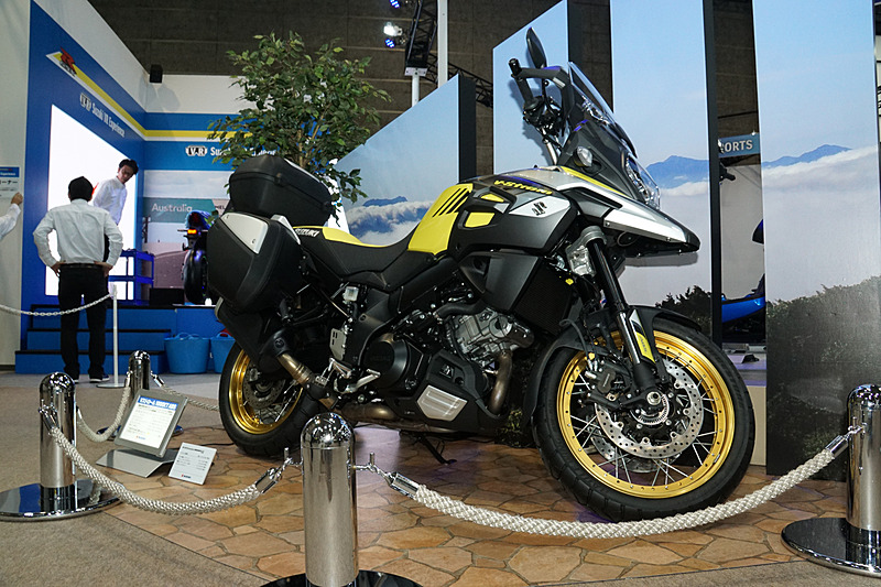 VR体験コーナーなどを用意するスズキブース