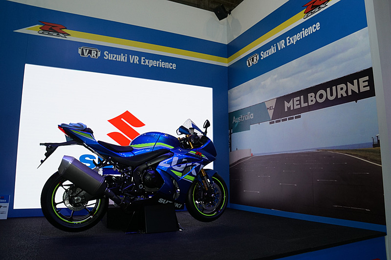 VR体験コーナーなどを用意するスズキブース
