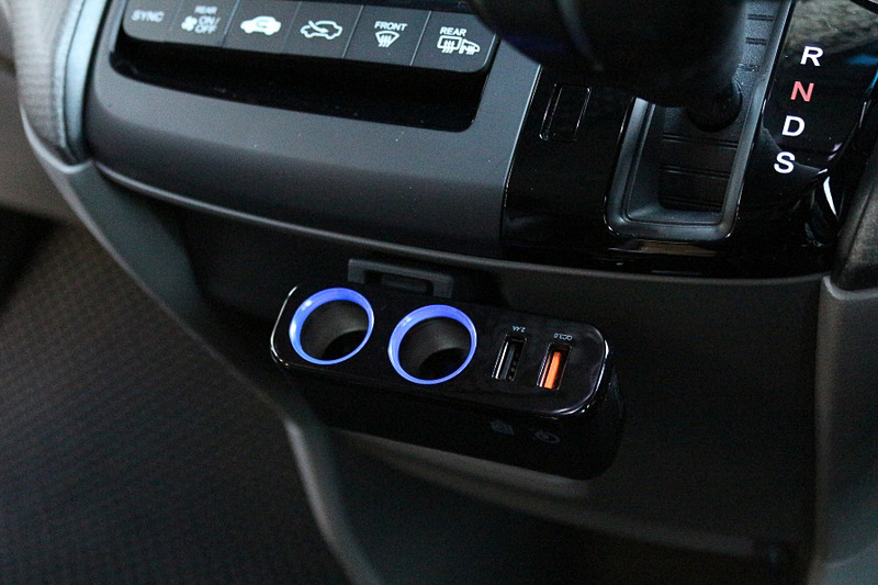 「Quick Charge 3.0」対応の「AQ.カーチャージャー シリーズ」設置イメージ