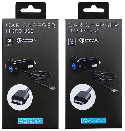 microUSB対応のケーブルを備えた充電器の「C01」（左）とUSB Type-C対応のケーブルを備えた充電器の「C02」（右）