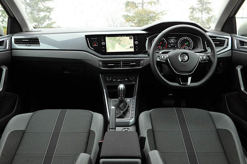 ブラックを基調にしたシックなインテリアデザインを採用