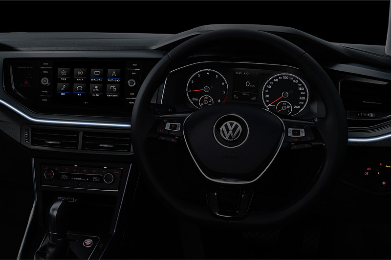 インパネデザインは水平基調に変更され、見やすく扱いやすい高い位置にディスプレイを設定