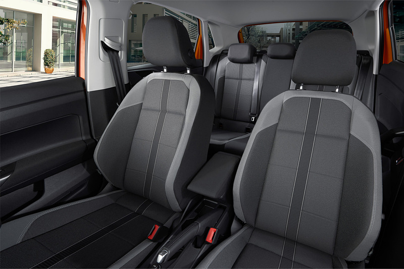 ボディサイズが拡大され、車内の居住空間も広がっている