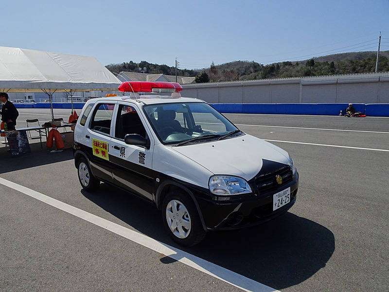 スズキ製のミニパト、岡山県警では警察官を絶賛募集中とのこと
