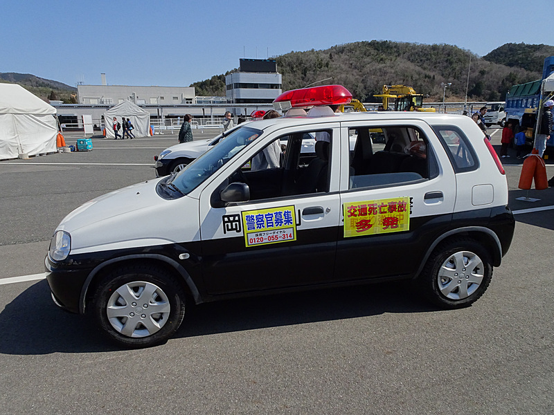 スズキ製のミニパト、岡山県警では警察官を絶賛募集中とのこと