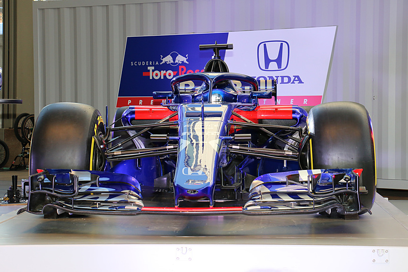 メタリックブルーのボディに、ホンダをはじめ、アクロニス、エディフィスなどのロゴマークが設定されている