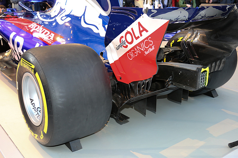 メタリックブルーのボディに、ホンダをはじめ、アクロニス、エディフィスなどのロゴマークが設定されている