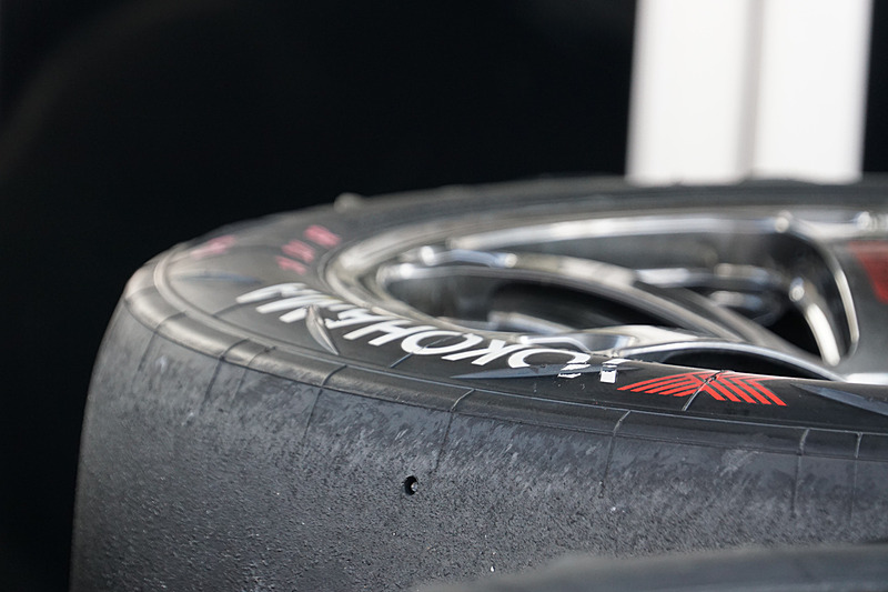 サイドにフィンの付いた横浜ゴム