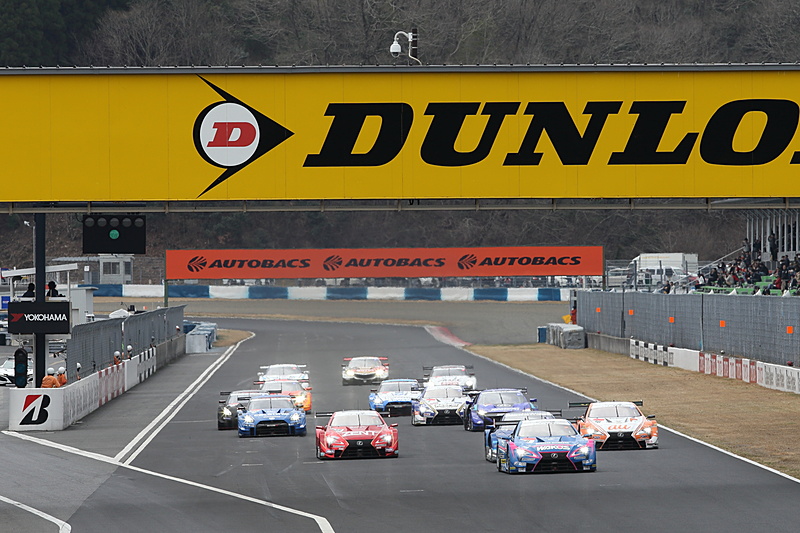 GT500クラスのスタート