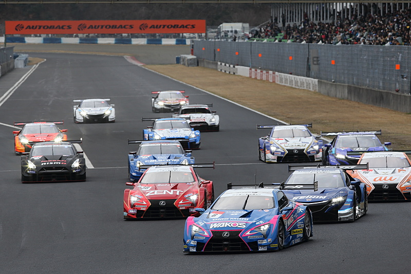 GT500クラスのスタート
