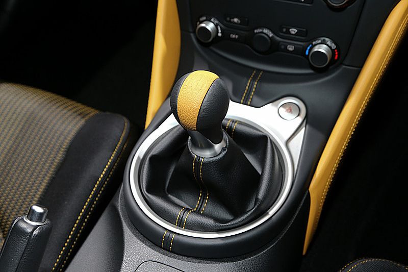 「東京オートサロン 2018」に参考出展された「フェアレディZ Heritage edition」