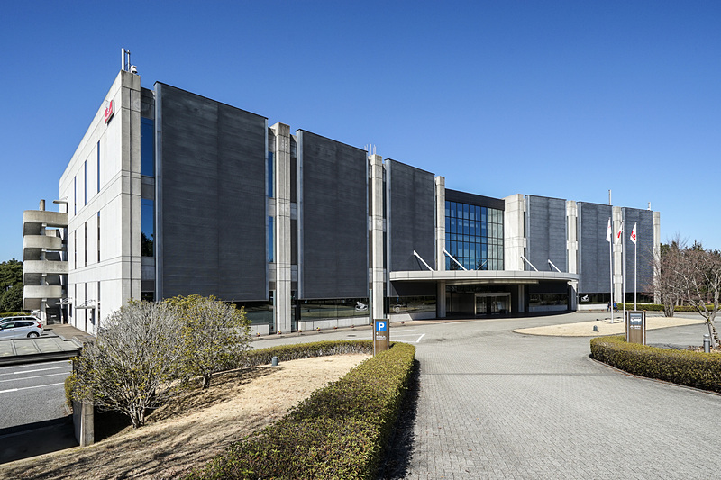 ツインリンクもてぎ内にあるミュージアム「ホンダコレクションホール」外観。南ゲート近くにある