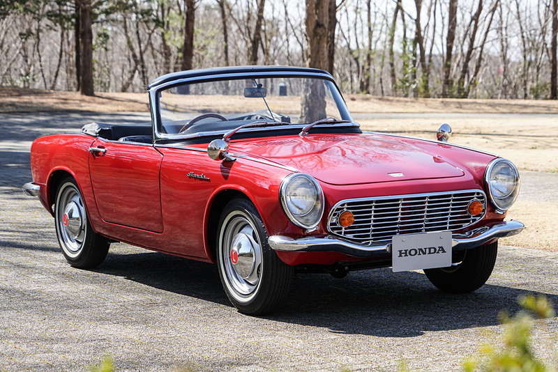 1964年から販売されたFRオープンスポーツカー「S600」