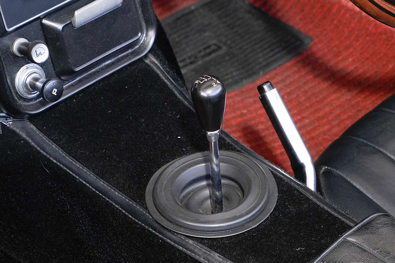 4速マニュアルトランスミッション