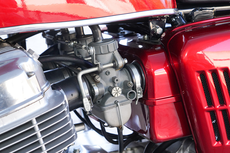 4連のキャブレター