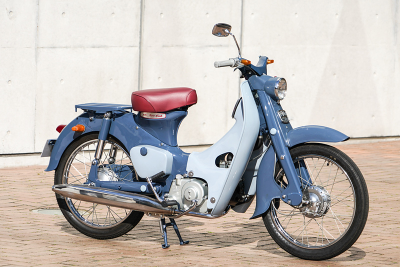 初代スーパーカブ「スーパーカブ C100」。最初の時点から現在まで大きく変わっていない