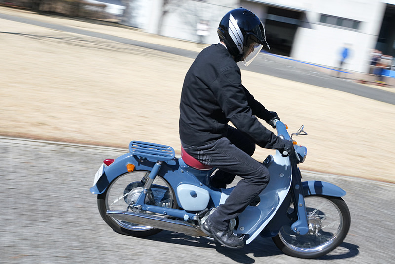 スーパーカブ C100のデモンストレーション走行