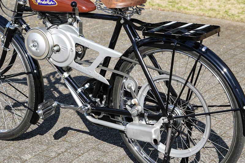 後輪に動力を伝える変速装置